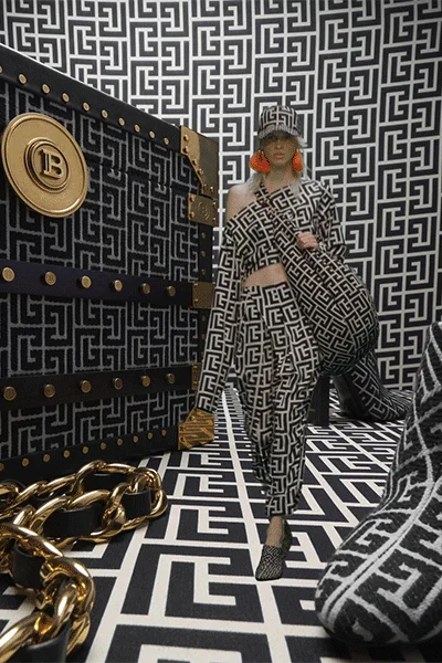 Look 16